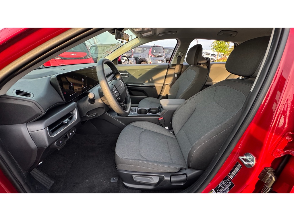 2025 Kia K4 LXS photo 5