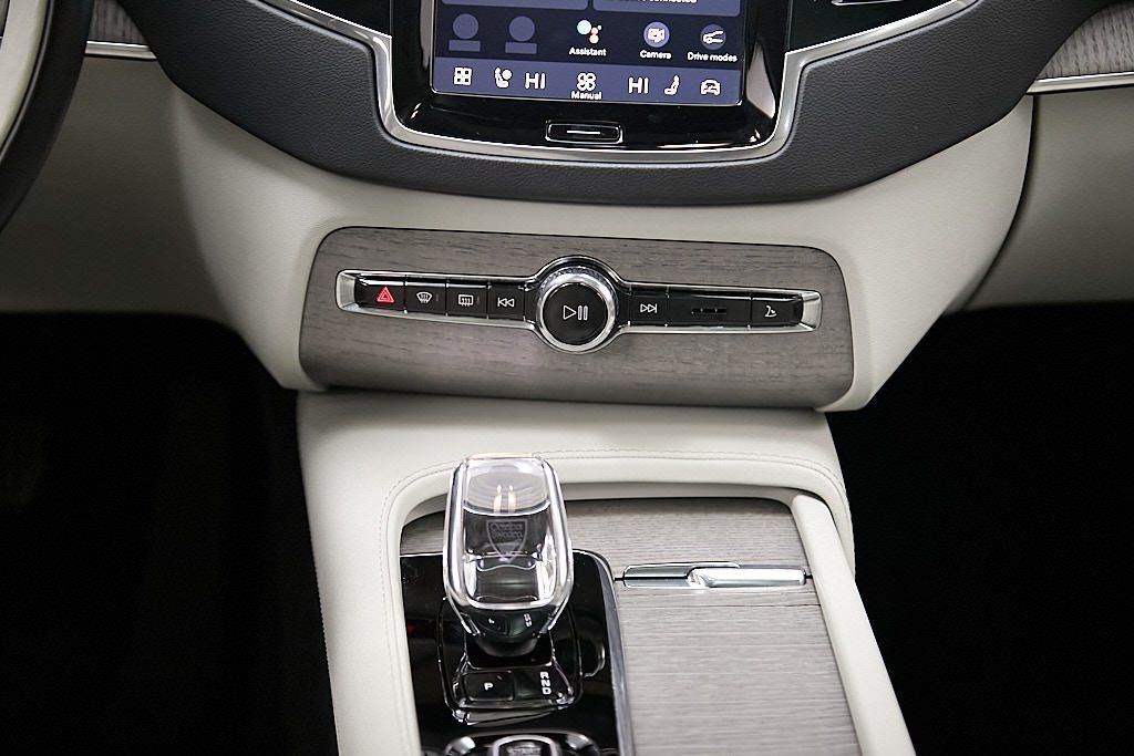 2023 VOLVO XC90 - Image 31