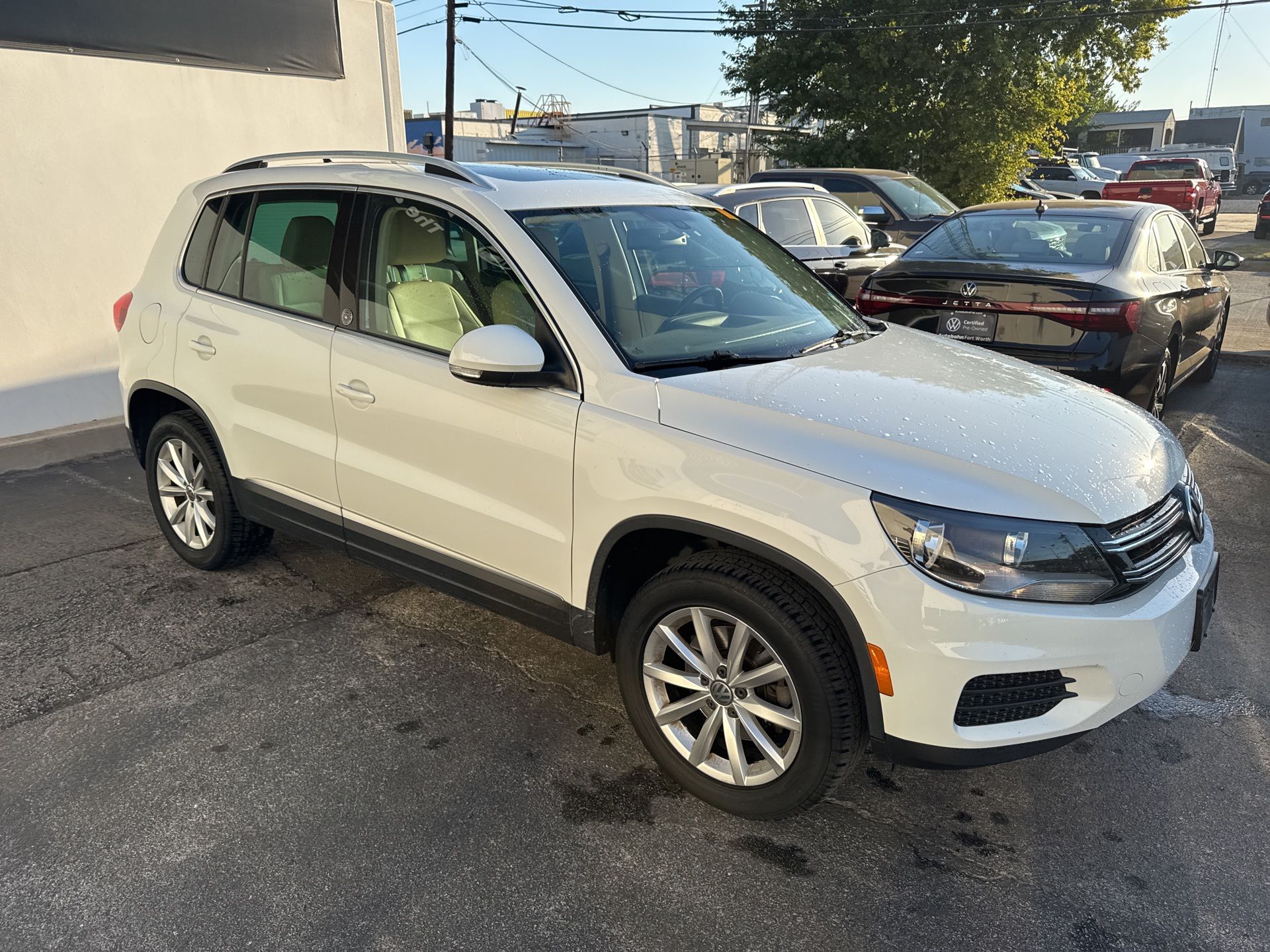 2017 Volkswagen Tiguan Wolfsburg Edition photo 2