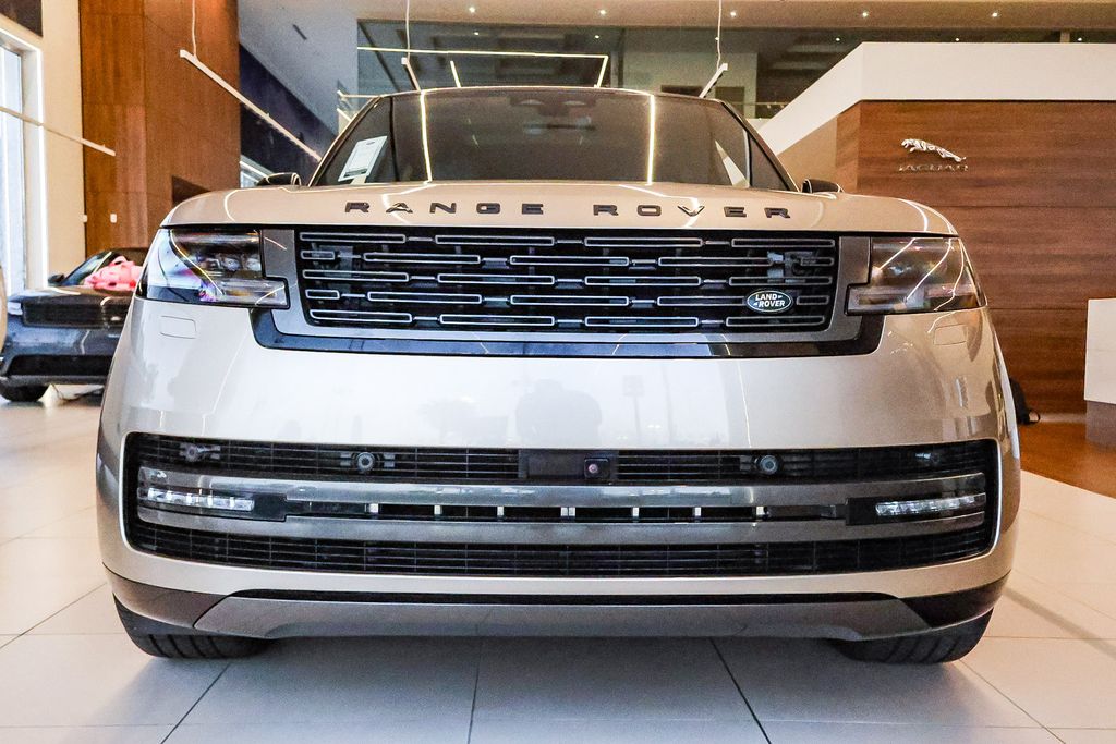 2025 Land Rover Range Rover SE photo 2