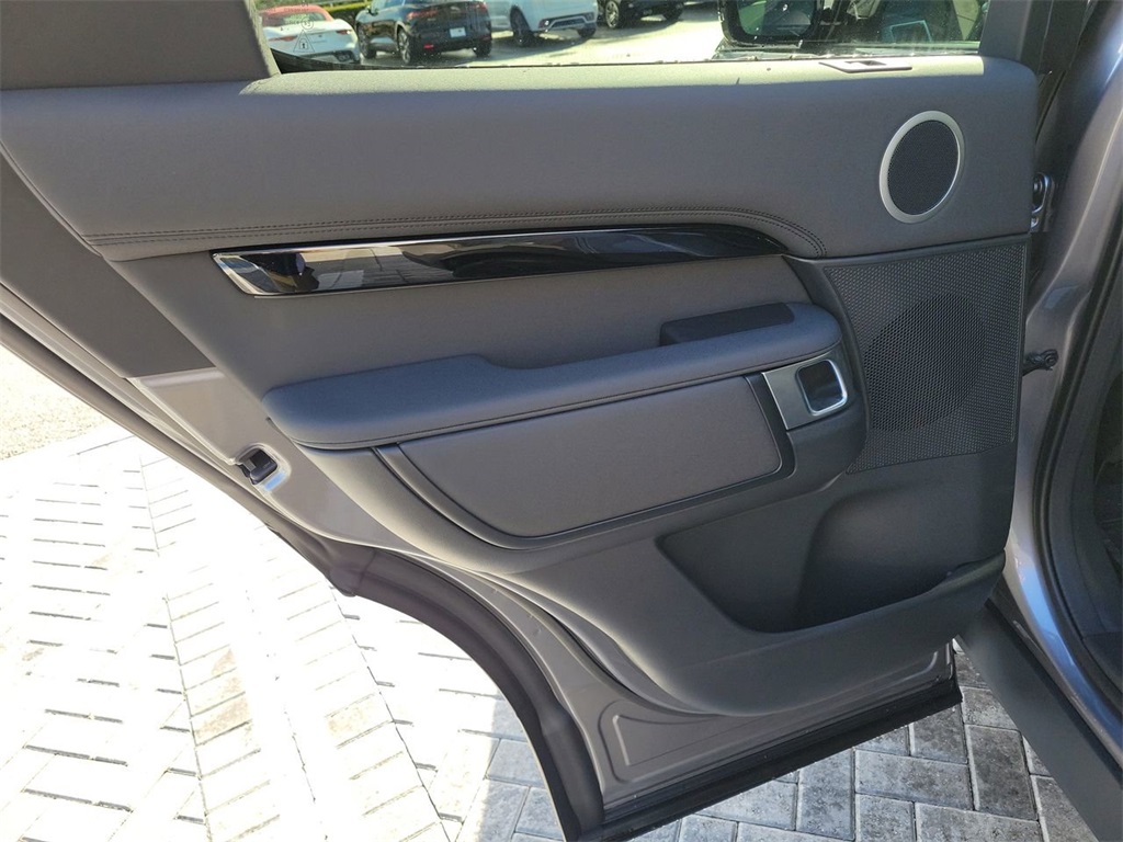 2025 Land Rover Discovery S photo 20