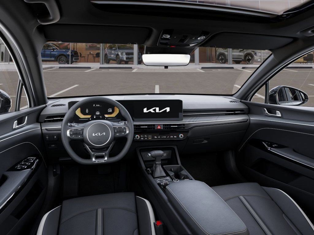 2025 Kia K5 GT-Line photo 12