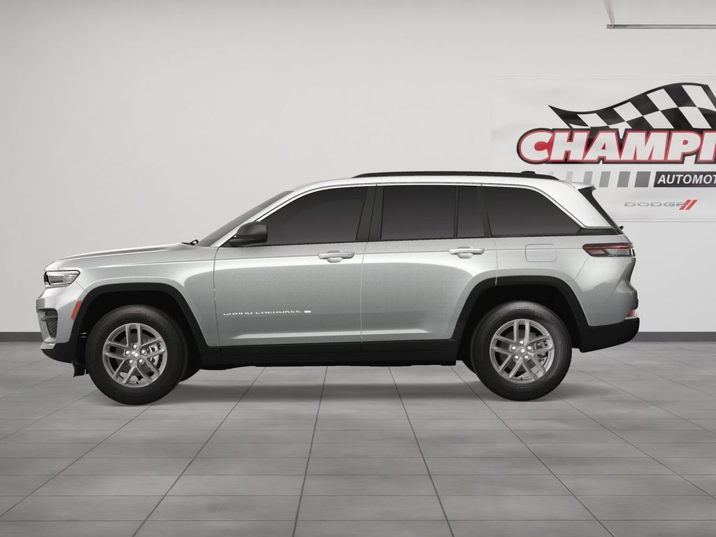 2025 Jeep Grand Cherokee Laredo Altitude photo 3