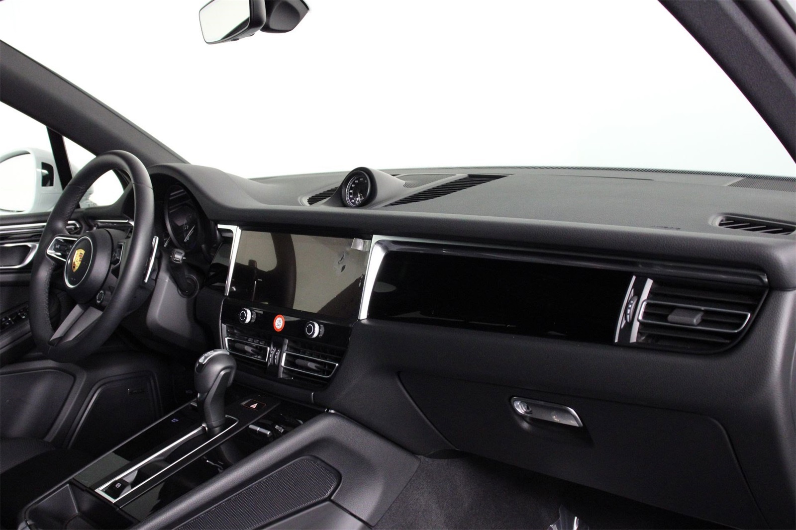 2025 Porsche Macan photo 22