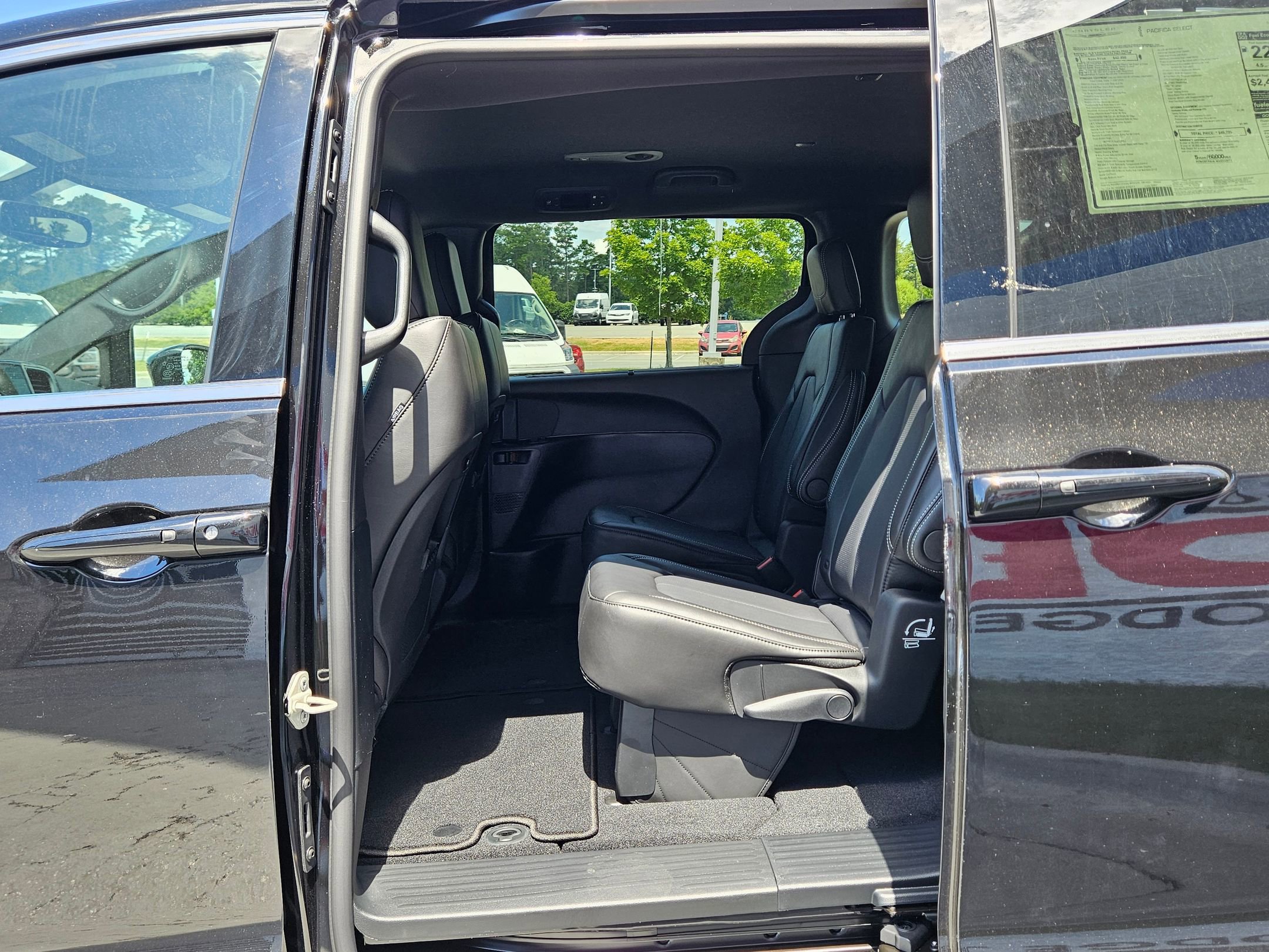 2025 Chrysler Pacifica photo 21