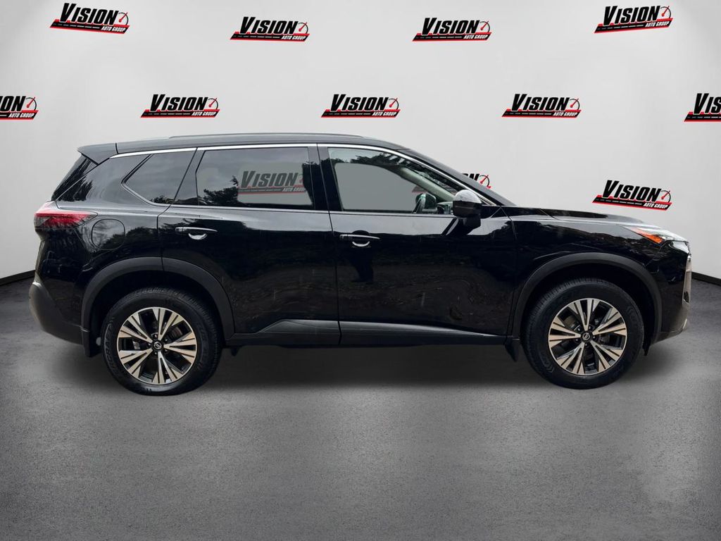 2021 Nissan Rogue SV photo 4