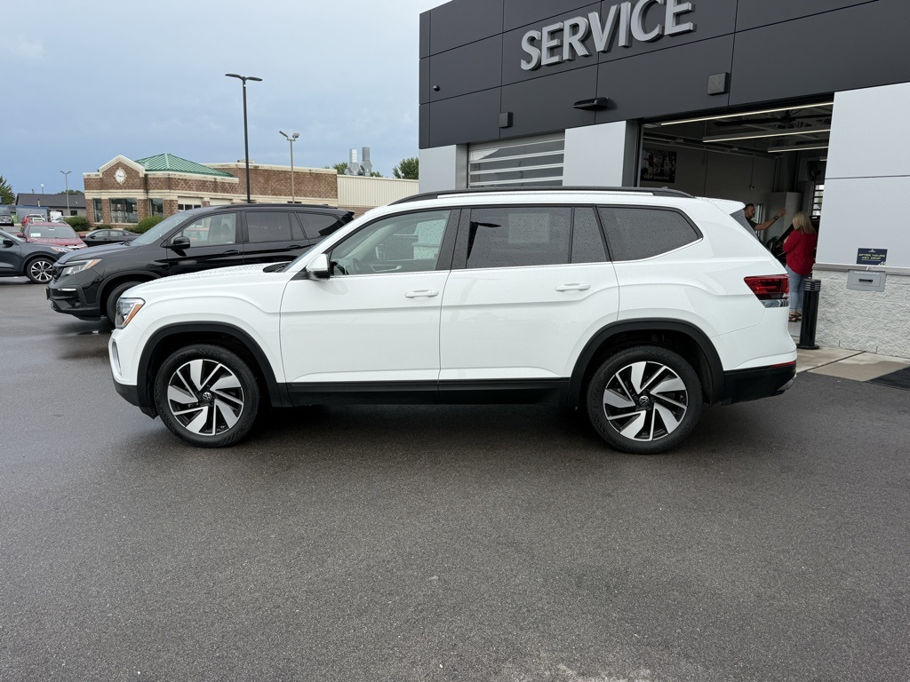 2024 Volkswagen Atlas SE Technology photo 2