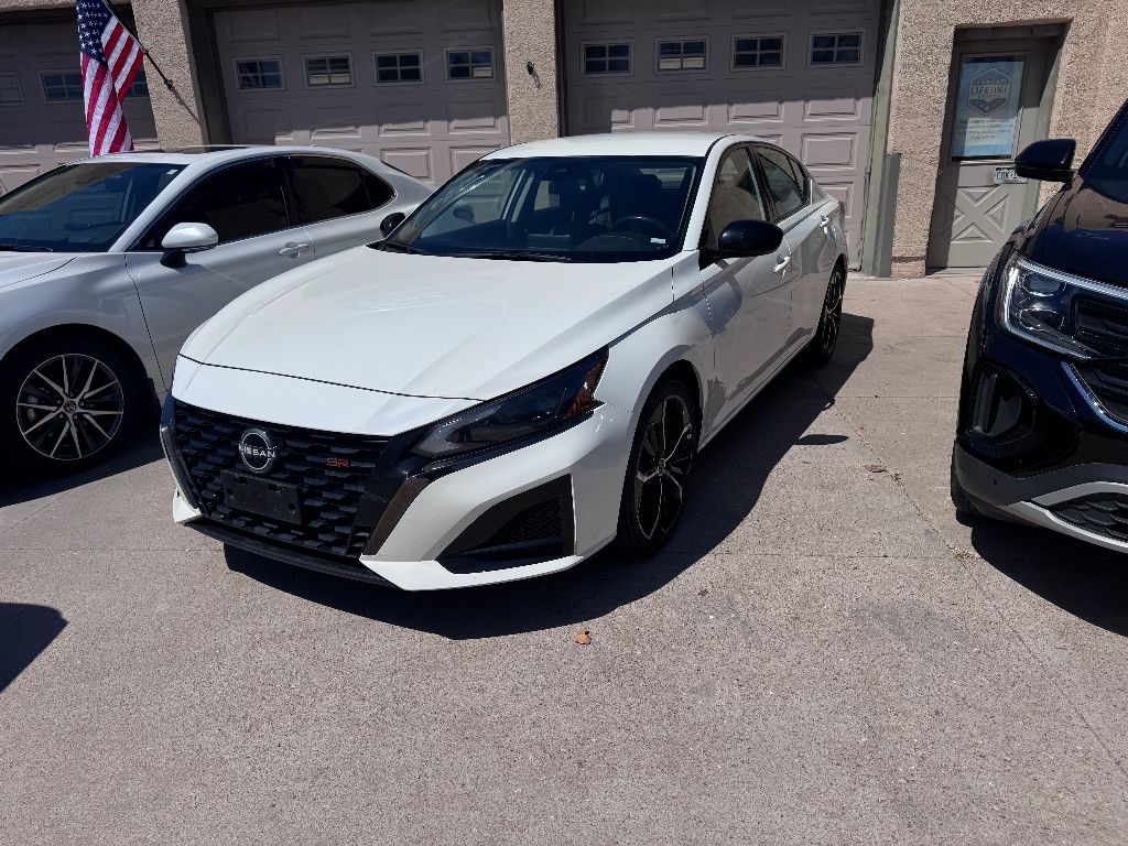 2023 Nissan Altima 2.5 SR photo 8