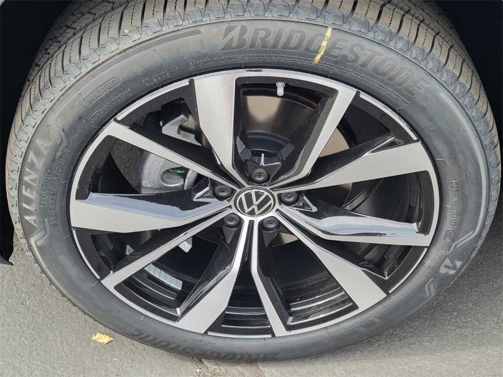 2026 Volkswagen Atlas SEL Premium R-Line photo 4