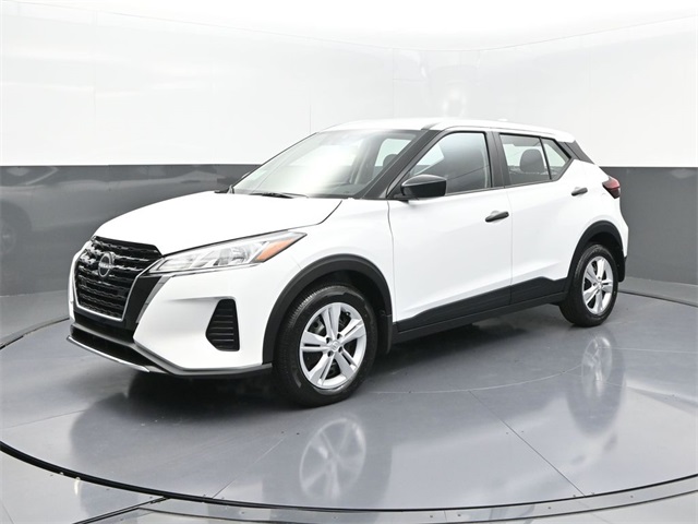 2025 Nissan Kicks Play S photo 2