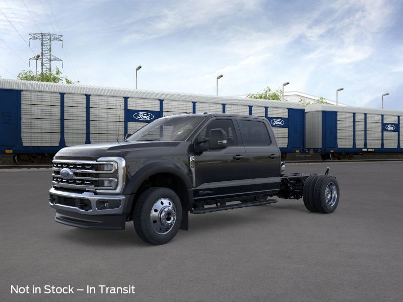 2026 Ford F-450 Super Duty Chassis Cab Lariat's photo