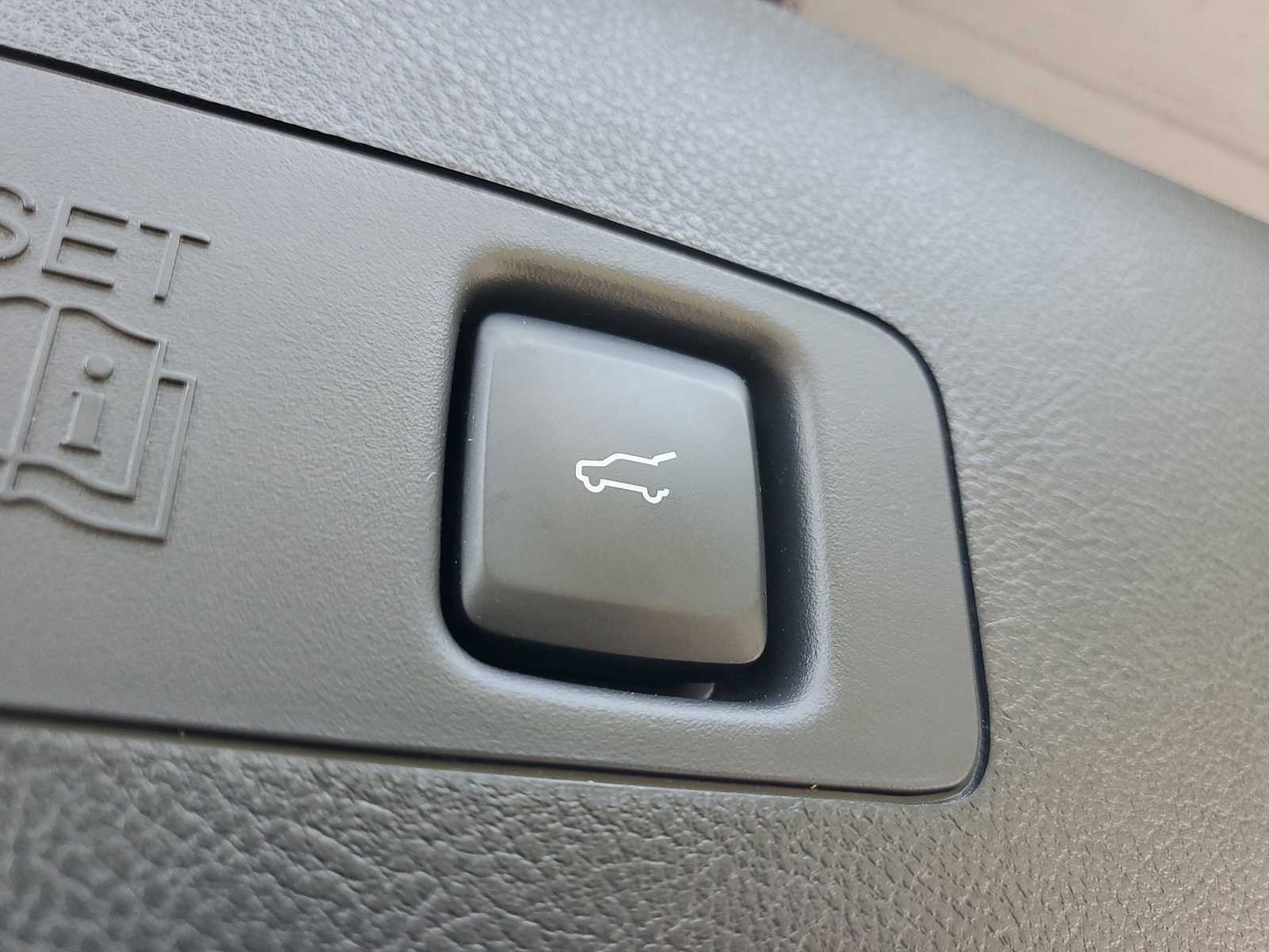 2022 Lincoln Corsair Standard photo 7
