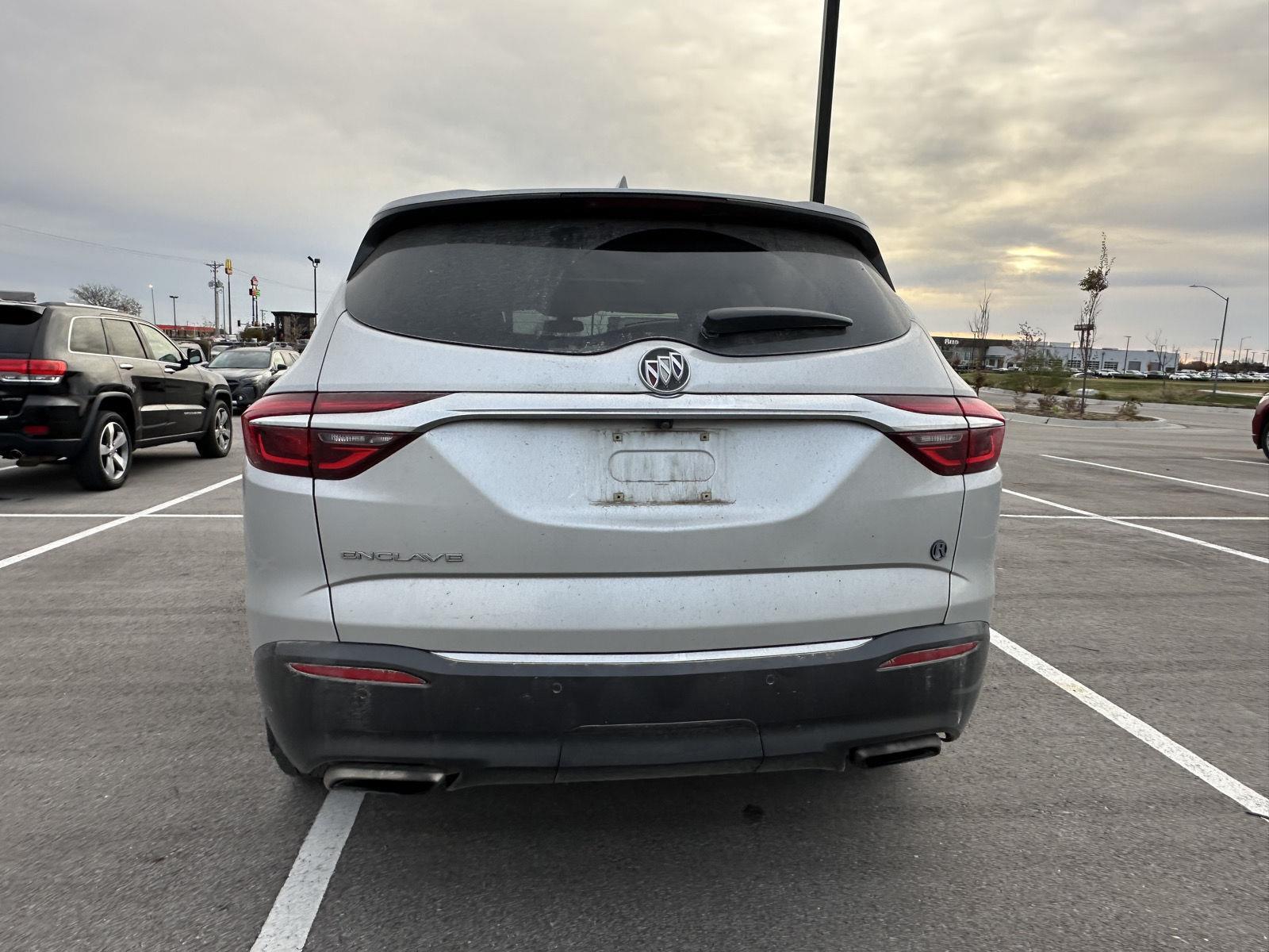 2020 Buick Enclave Essence photo 2