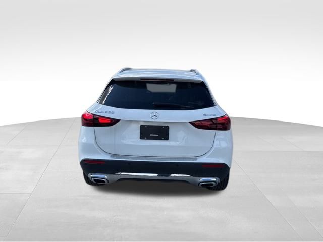 2025 Mercedes Benz GLA 250 4MATIC photo 4