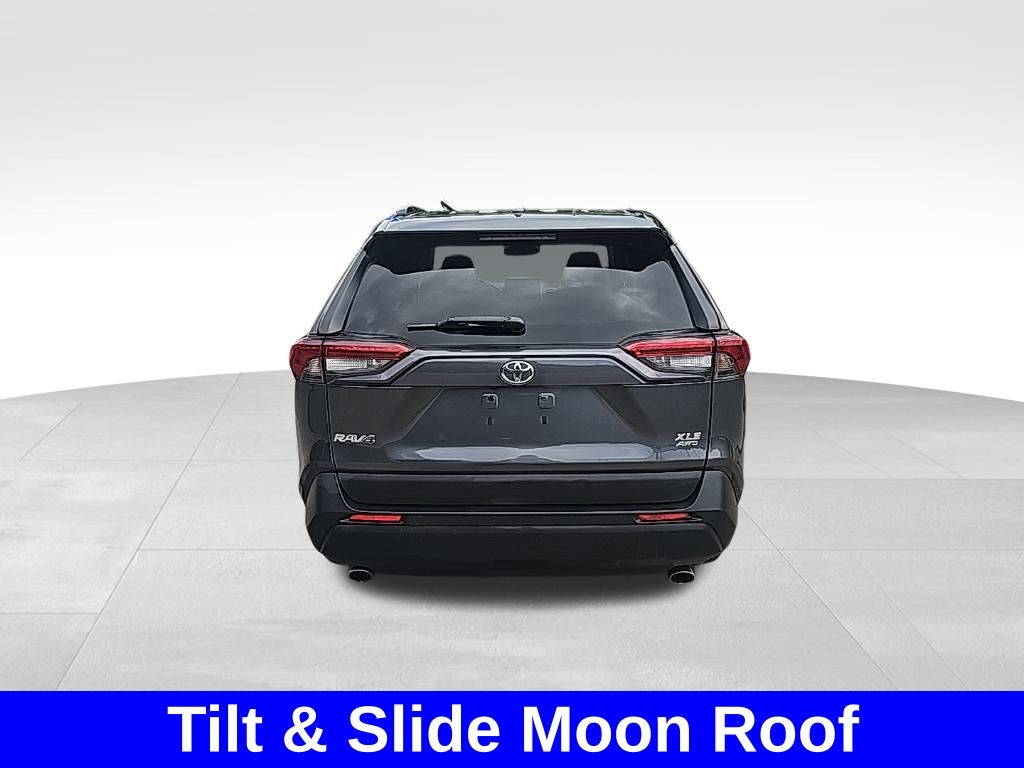 2020 Toyota RAV4 XLE photo 5