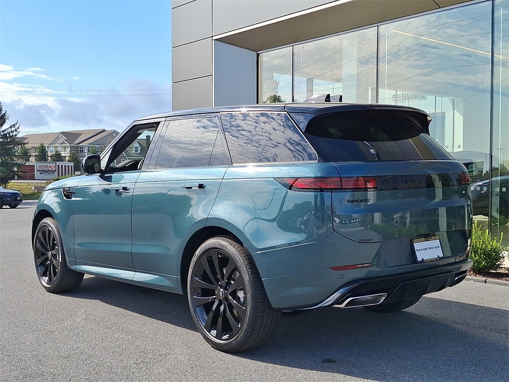 2025 Land Rover Range Rover Sport SE photo 3