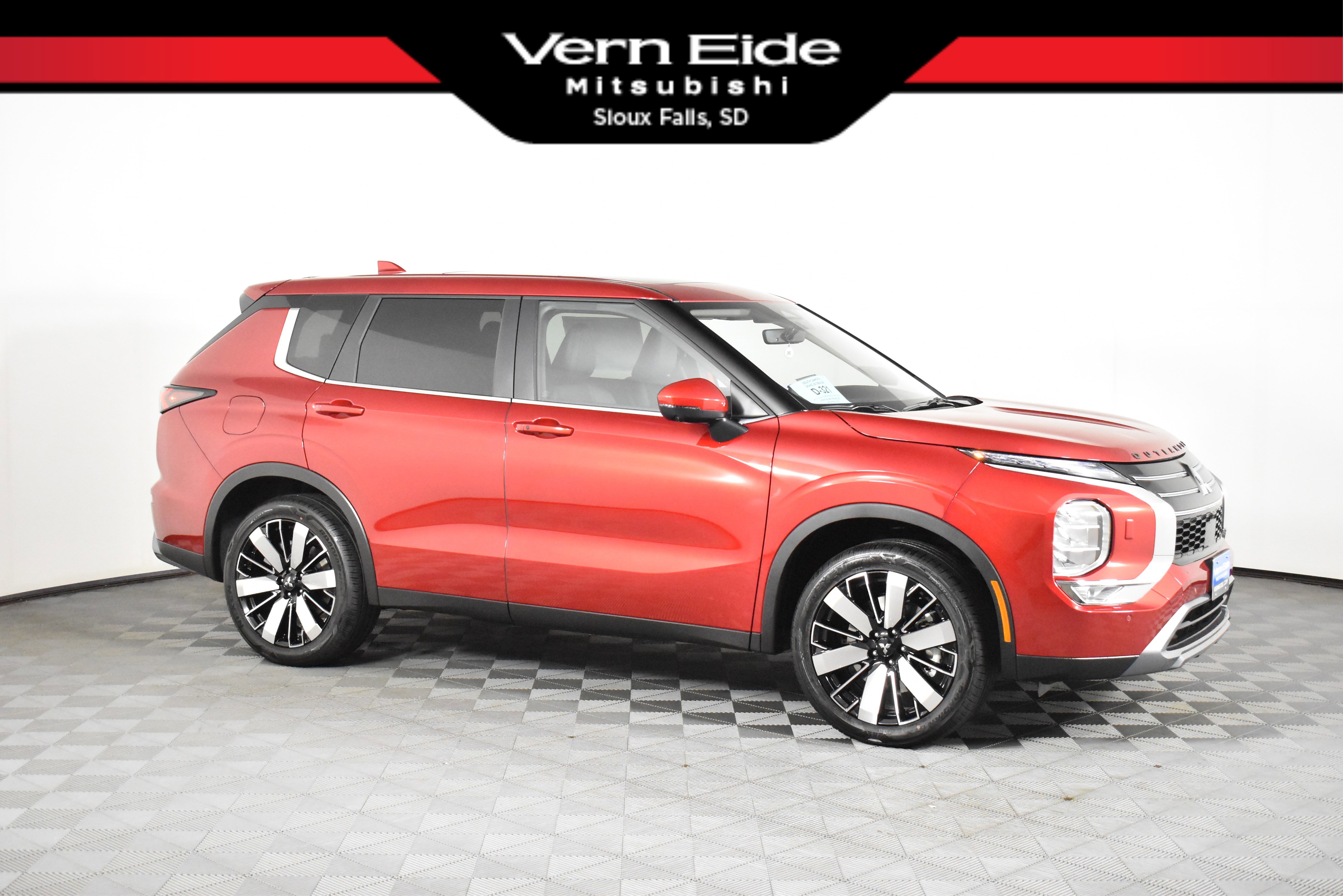 2025 Mitsubishi Outlander SE's photo