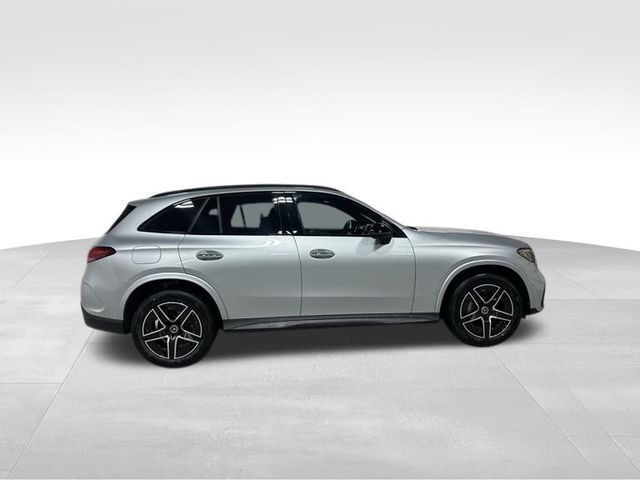 2026 Mercedes Benz GLC 300 4MATIC photo 2