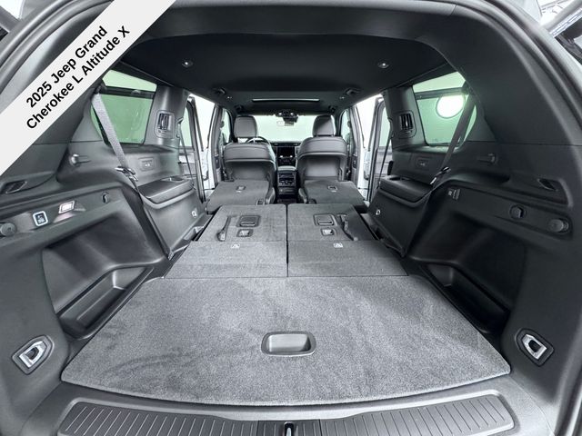 2025 Jeep Grand Cherokee Altitude X photo 30