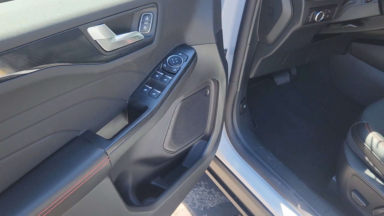 2025 Ford Escape ST-Line photo 13