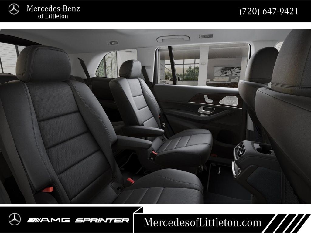 2026 Mercedes Benz GLS 450 4MATIC photo 4