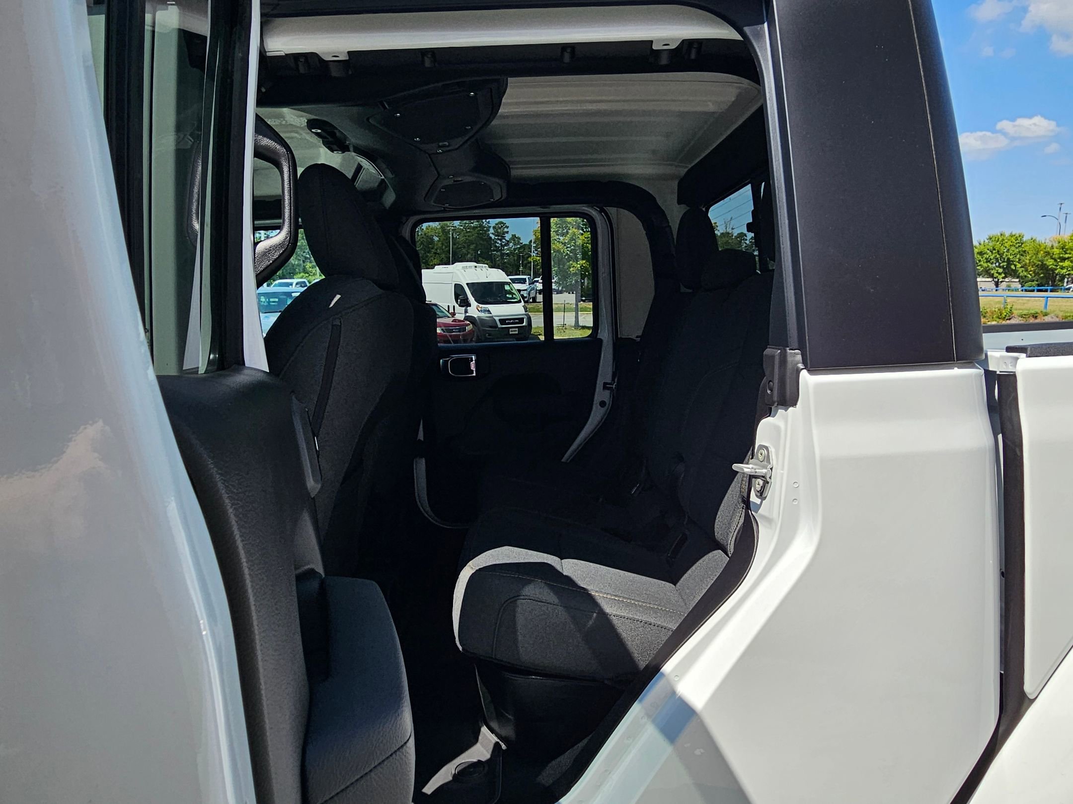 2025 Jeep Gladiator Sport S photo 23