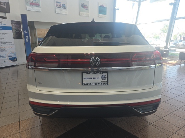 2025 Volkswagen Atlas Cross Sport SE photo 5