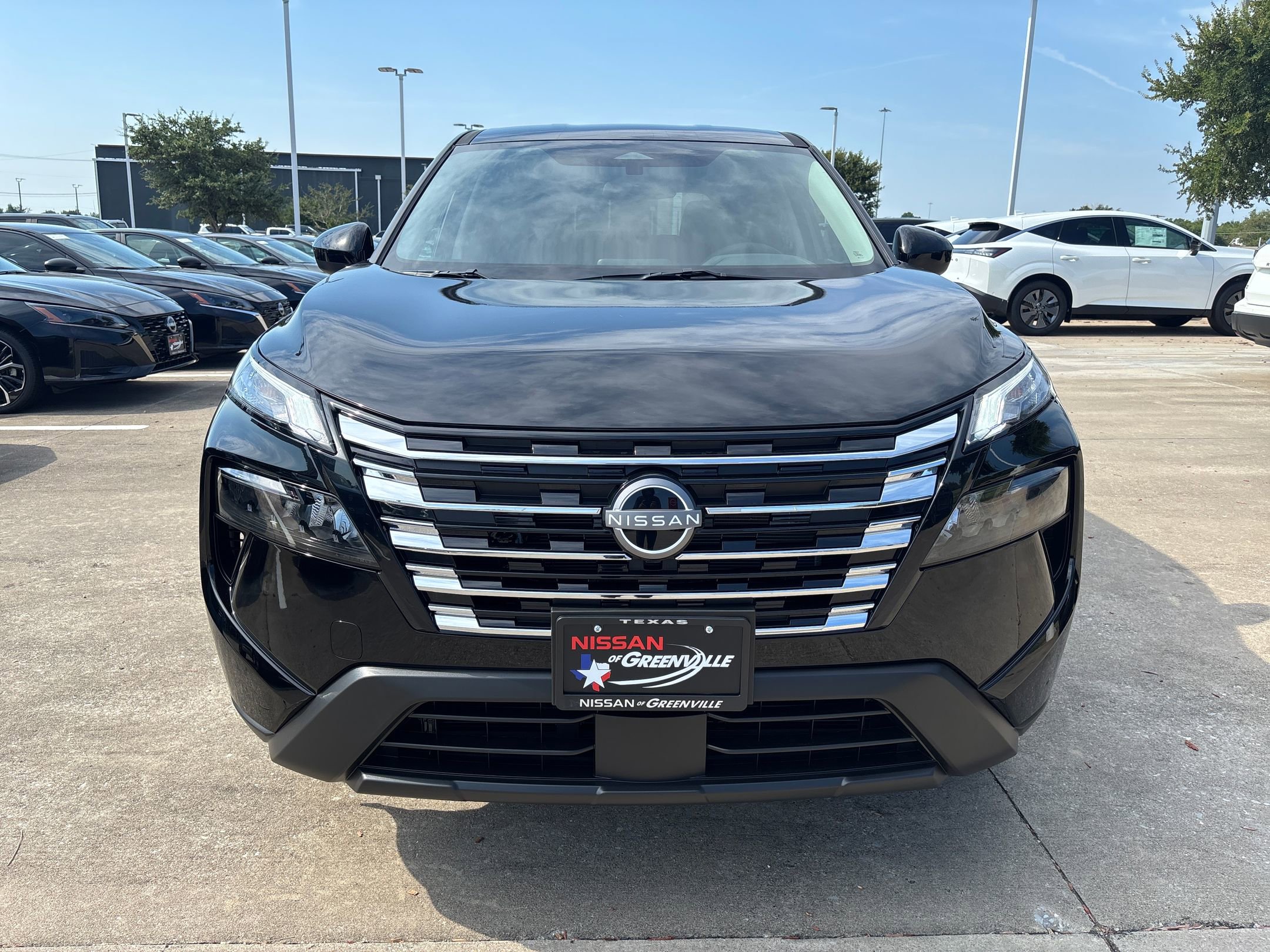 2026 Nissan Rogue SV photo 2