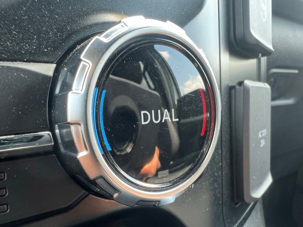2023 Ford F-150 XLT photo 5