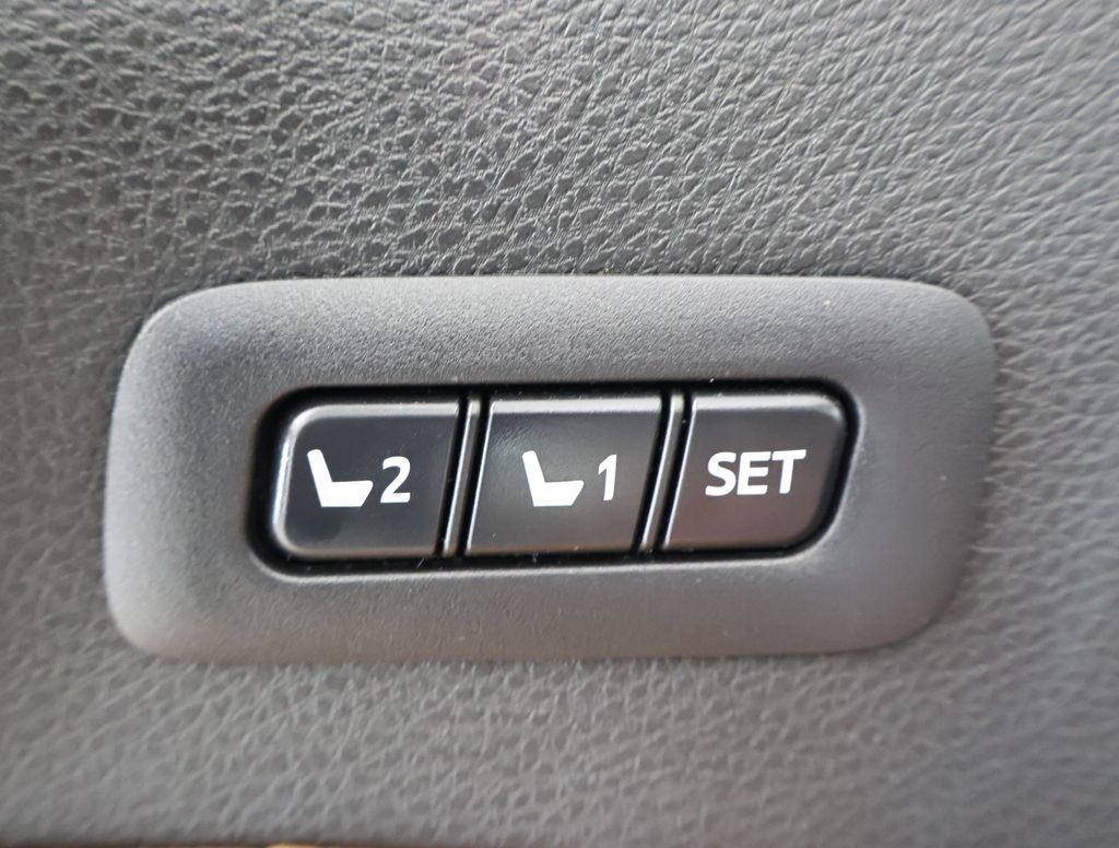 2022 Toyota Avalon Touring photo 7