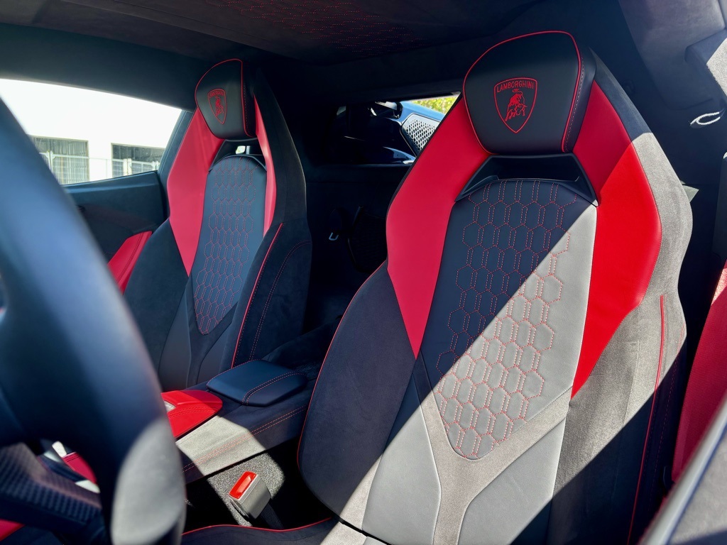 2025 Lamborghini Revuelto photo 13