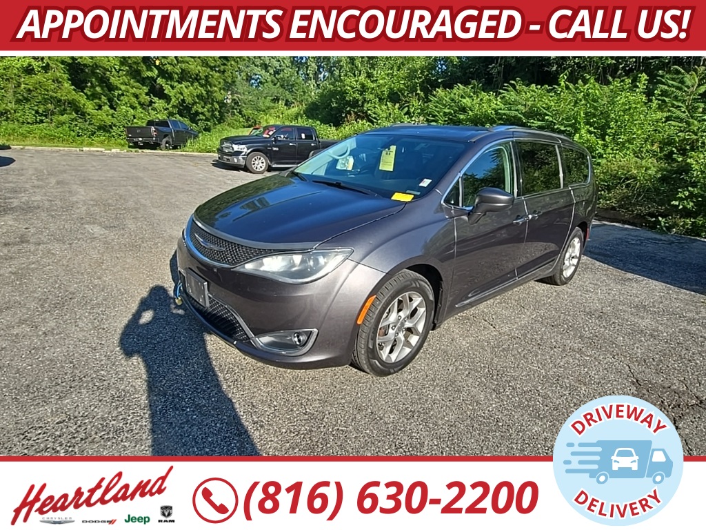 Used 2018 Chrysler Pacifica Touring L with VIN 2C4RC1BG5JR351573 for sale in Kansas City