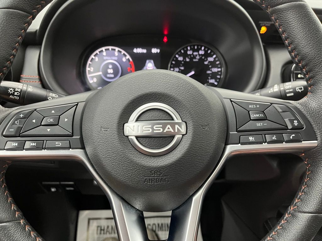 2023 Nissan Kicks SR photo 13