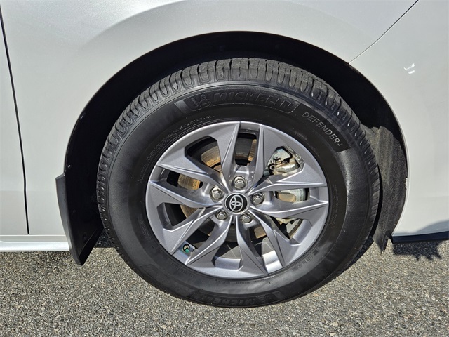 2024 Toyota Sienna XLE photo 18