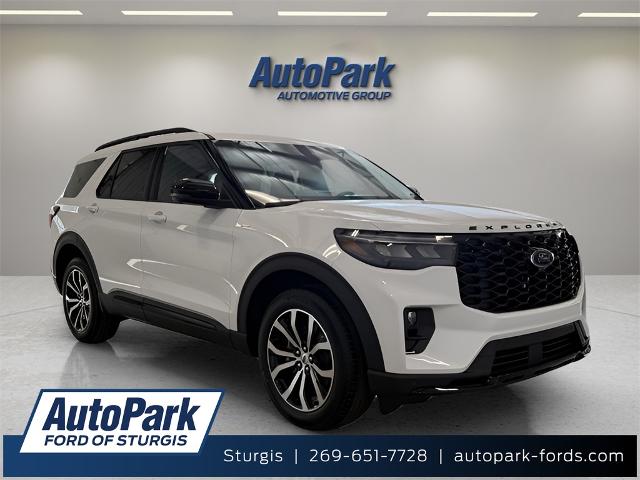 2025 Ford Explorer ST-LINE's photo