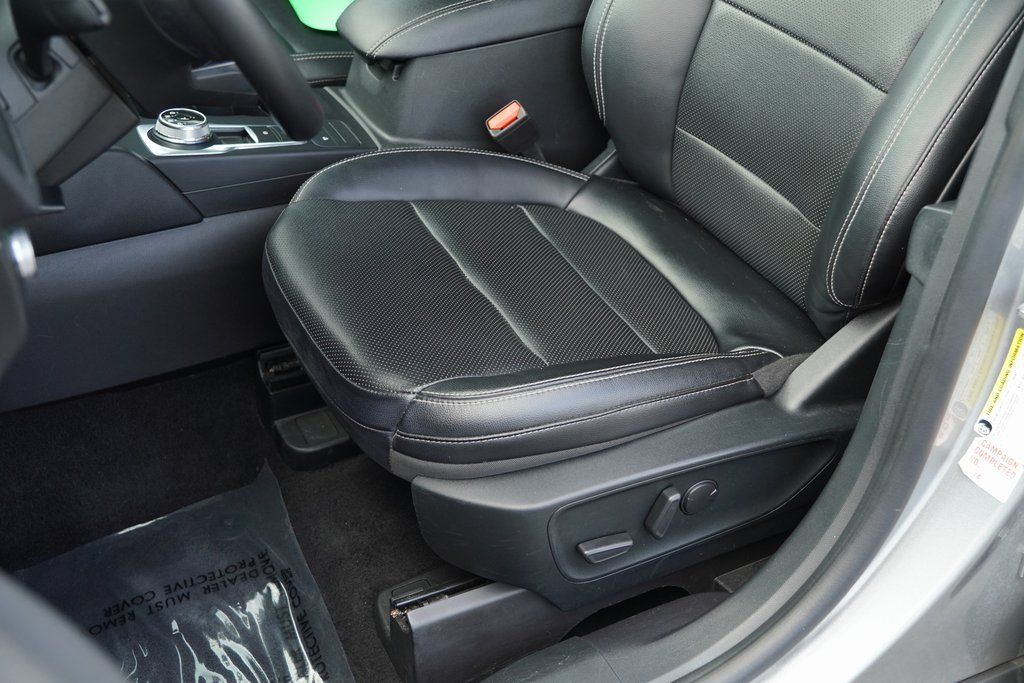 2022 Ford Escape SEL photo 6