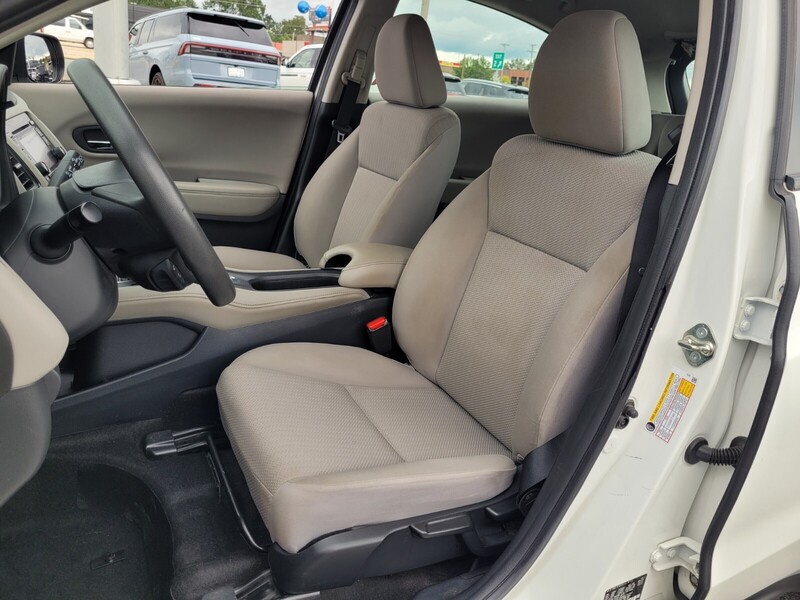2017 Honda HR-V LX photo 8