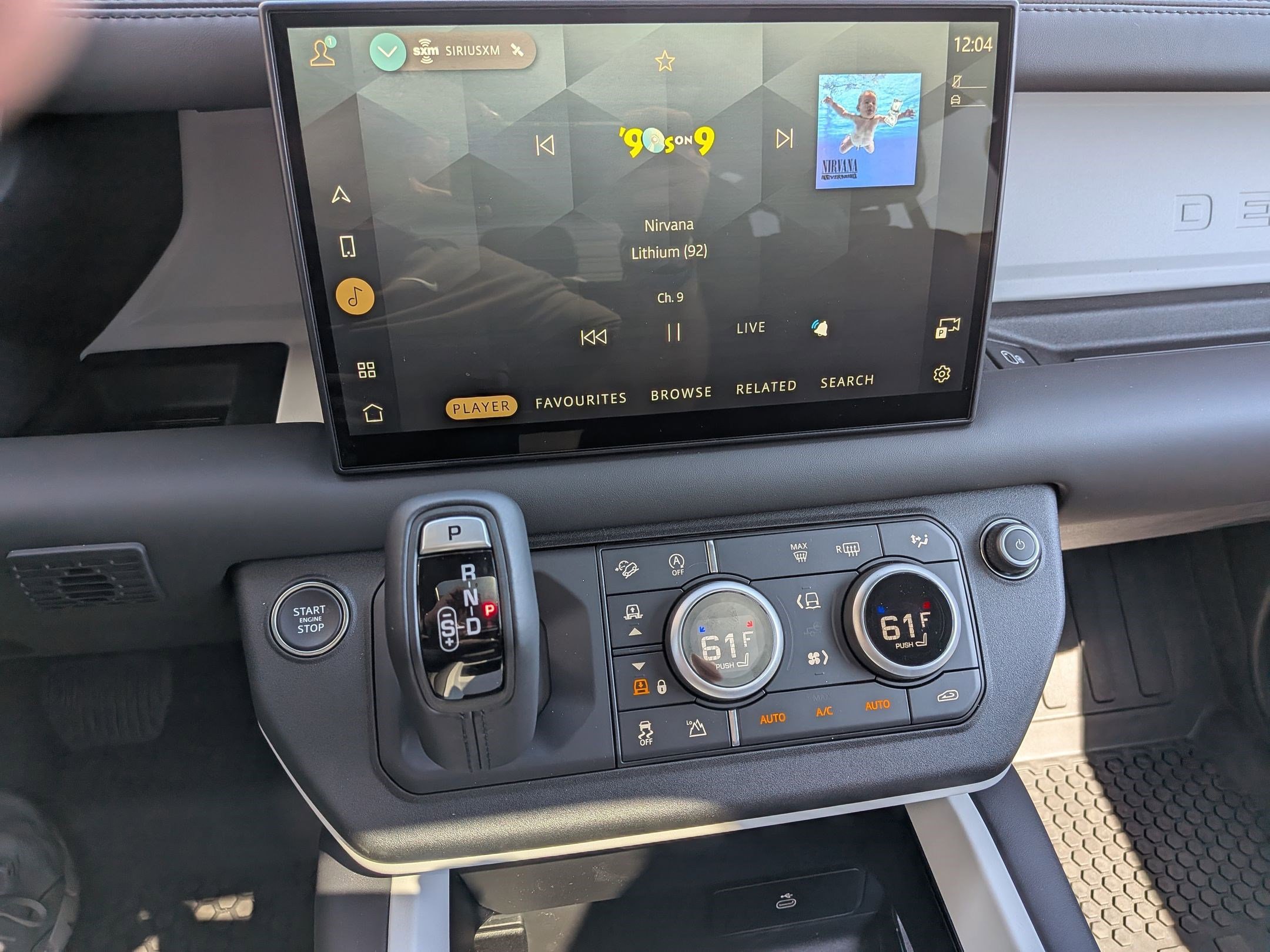 2025 Land Rover Defender 110 X-Dynamic SE photo 19