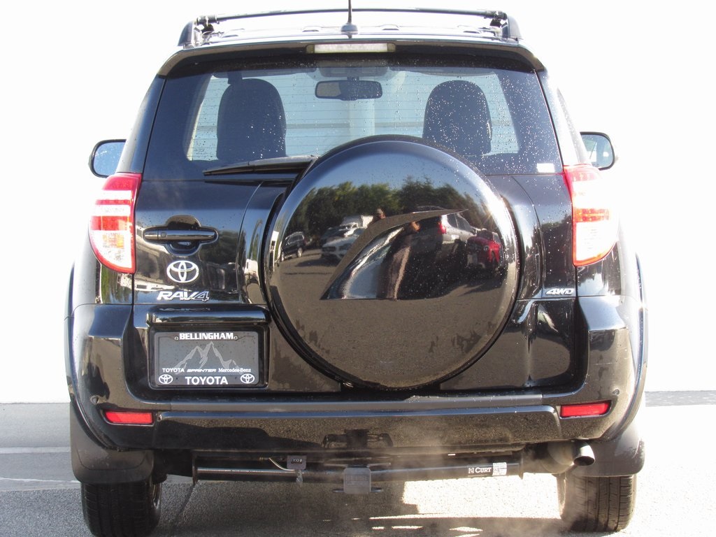 2011 Toyota RAV4 LE photo 7