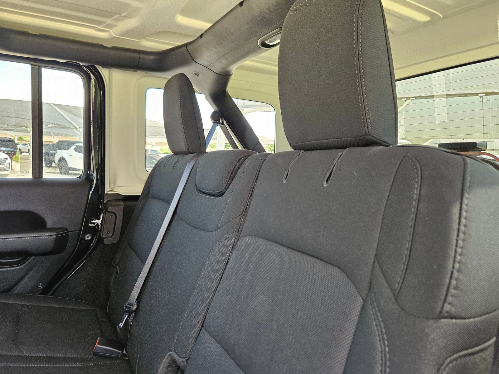 2022 Jeep Wrangler Unlimited Sahara photo 17