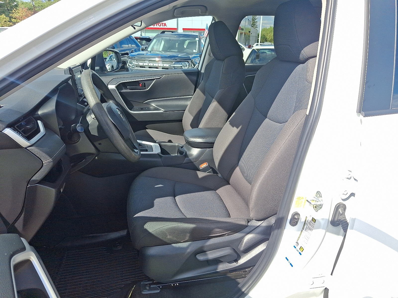 2022 Toyota RAV4 LE photo 12