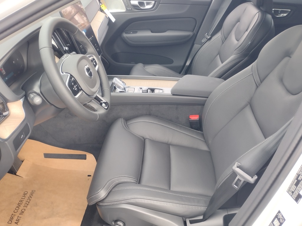 2026 VOLVO XC60 - Image 11