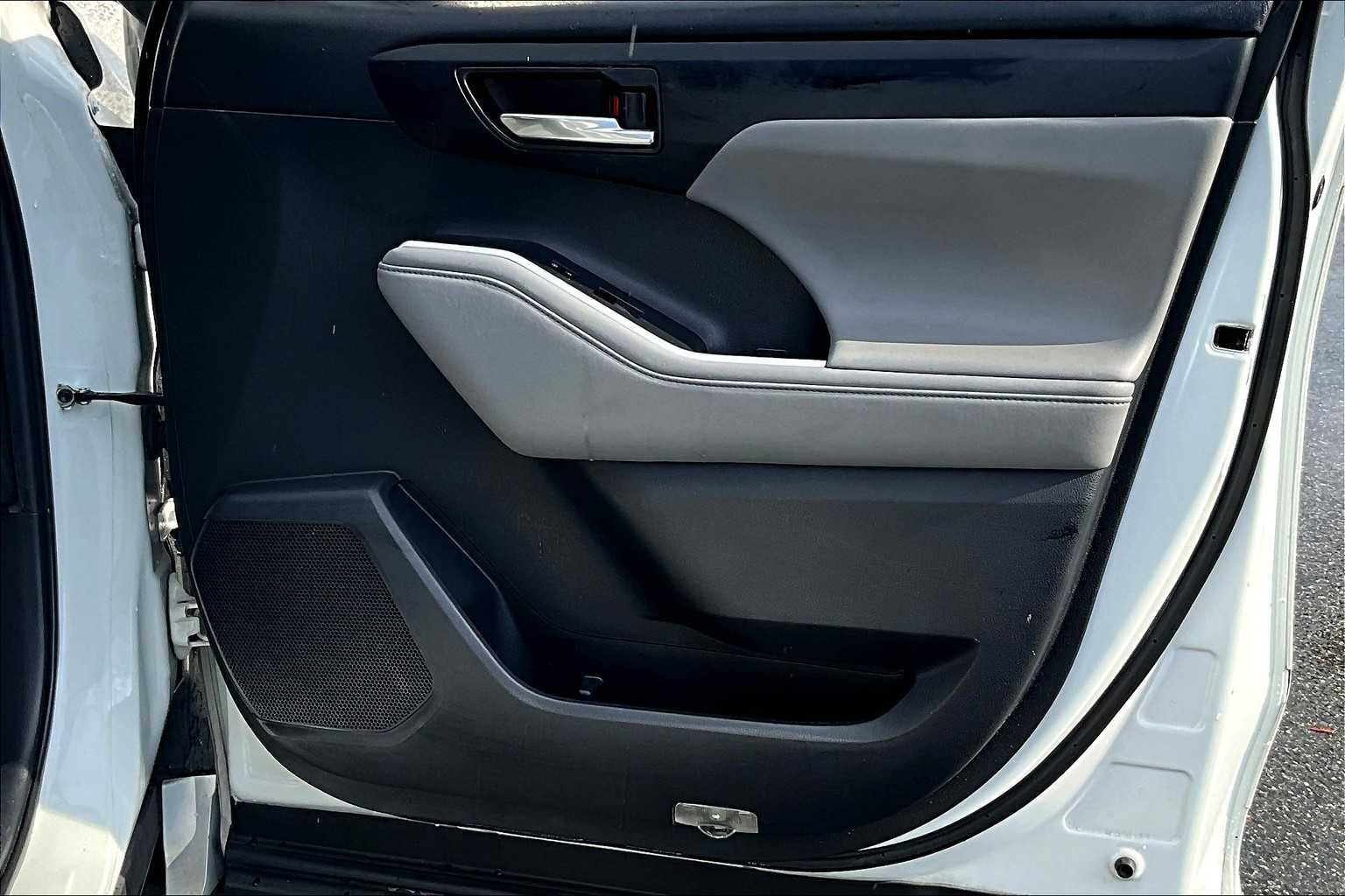 2021 Toyota Highlander XLE photo 21