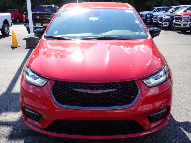 2026 Chrysler Pacifica photo 8