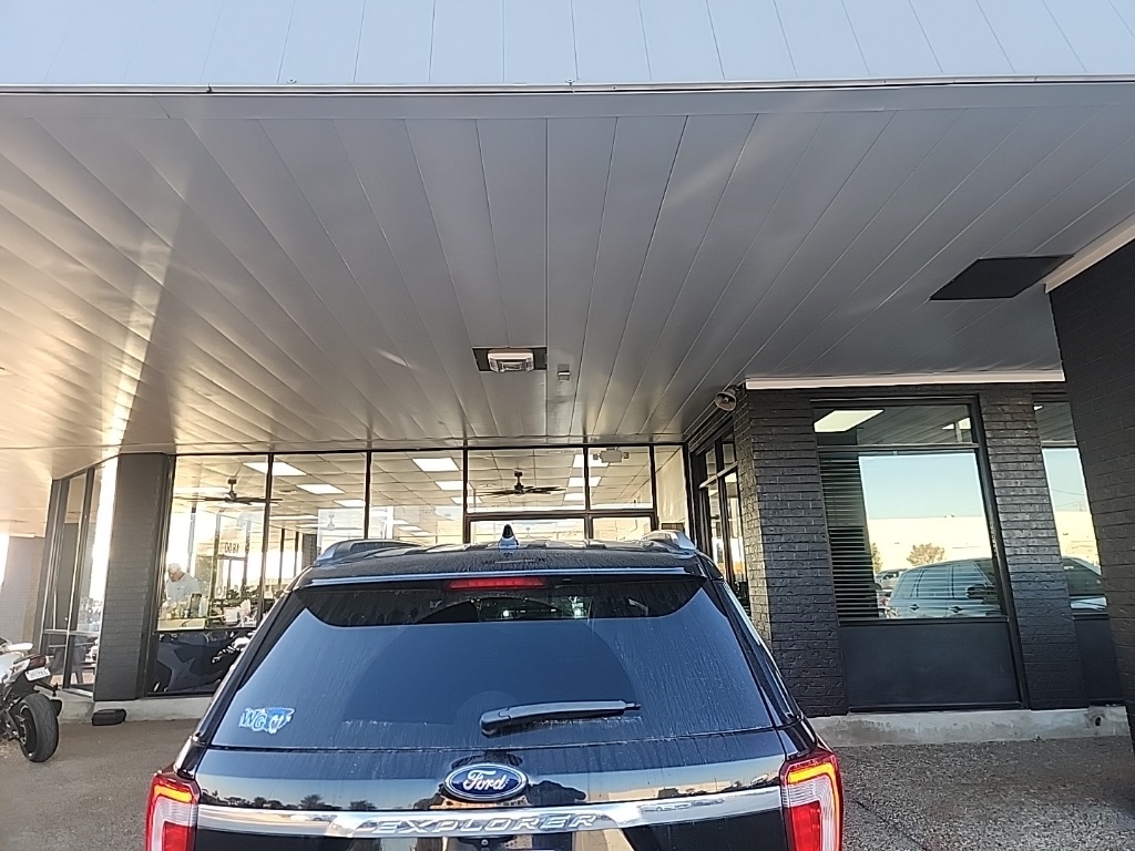 2016 Ford Explorer XLT photo 4