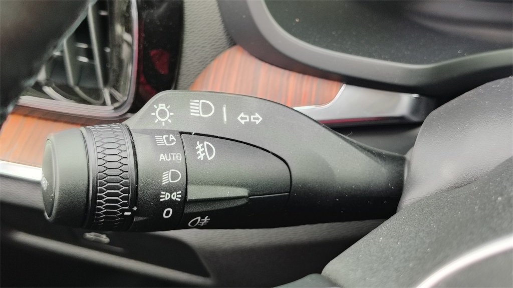 2026 Volvo V60 Cross Country B5 Plus photo 18