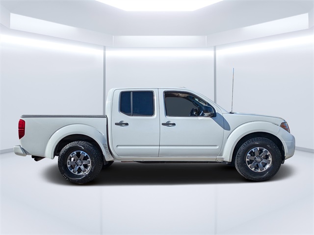 2014 Nissan Frontier Desert Runner photo 2
