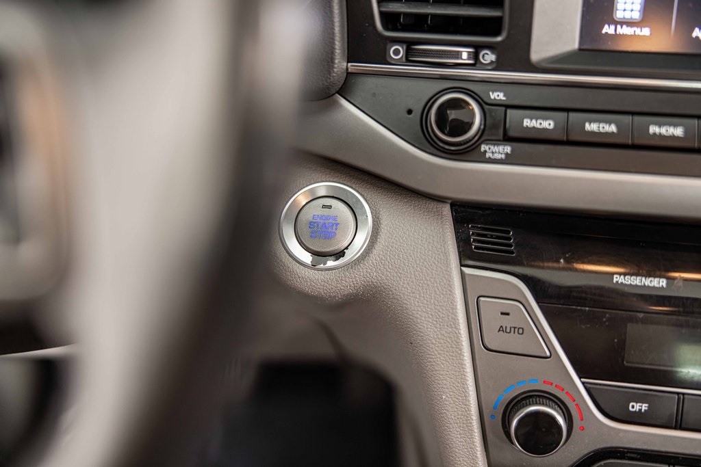 2018 HYUNDAI ELANTRA - Image 19