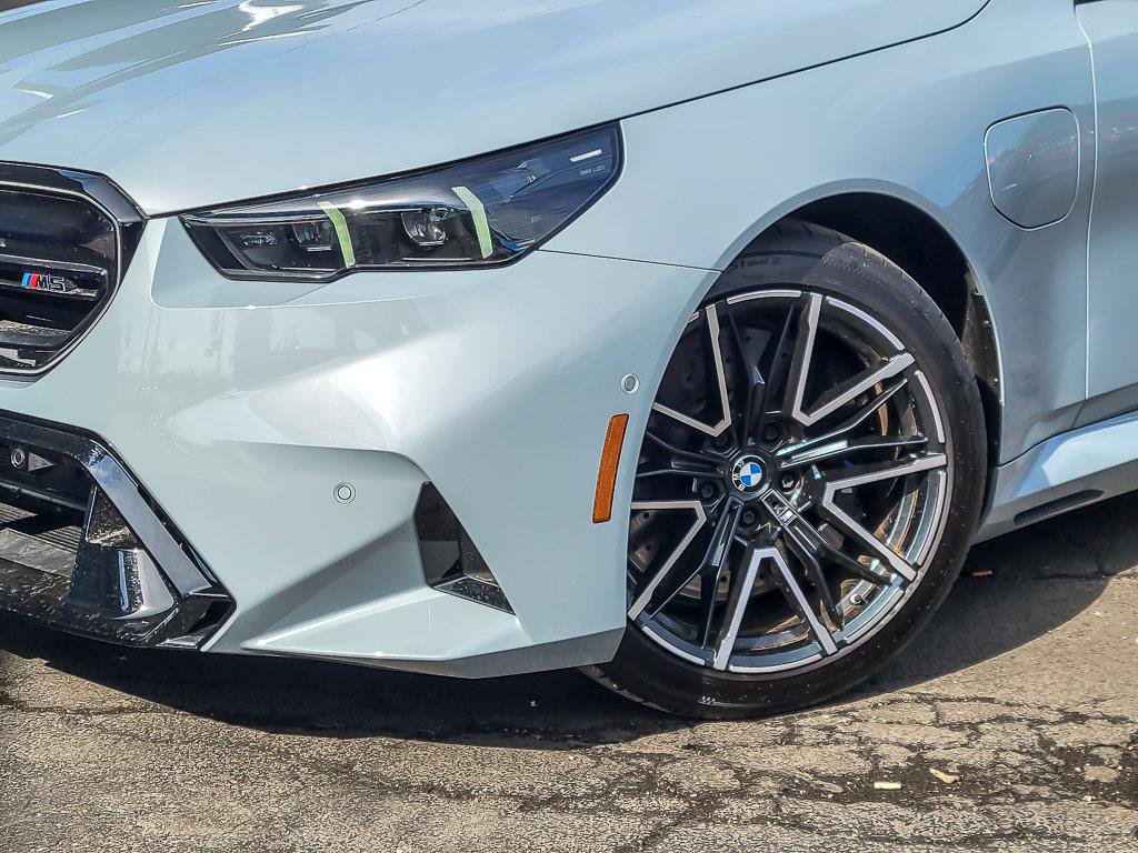 2025 BMW M5 - Image 3