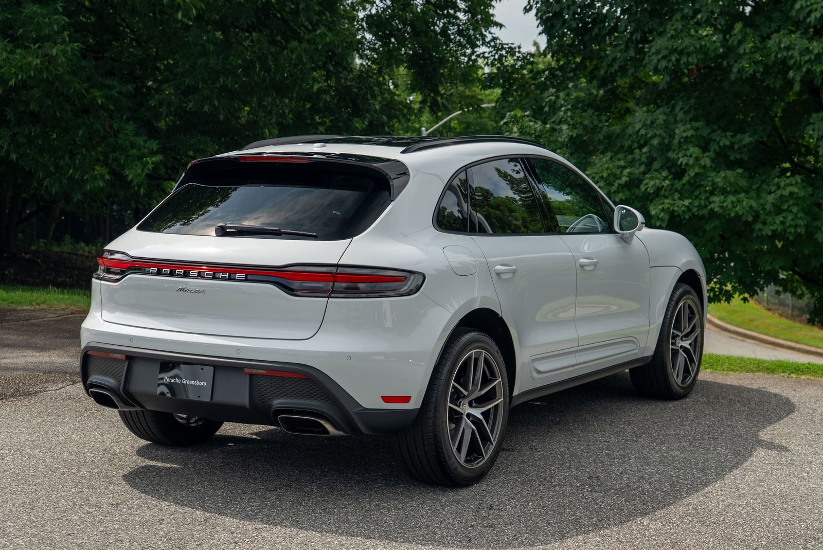 2025 Porsche Macan Base photo 9